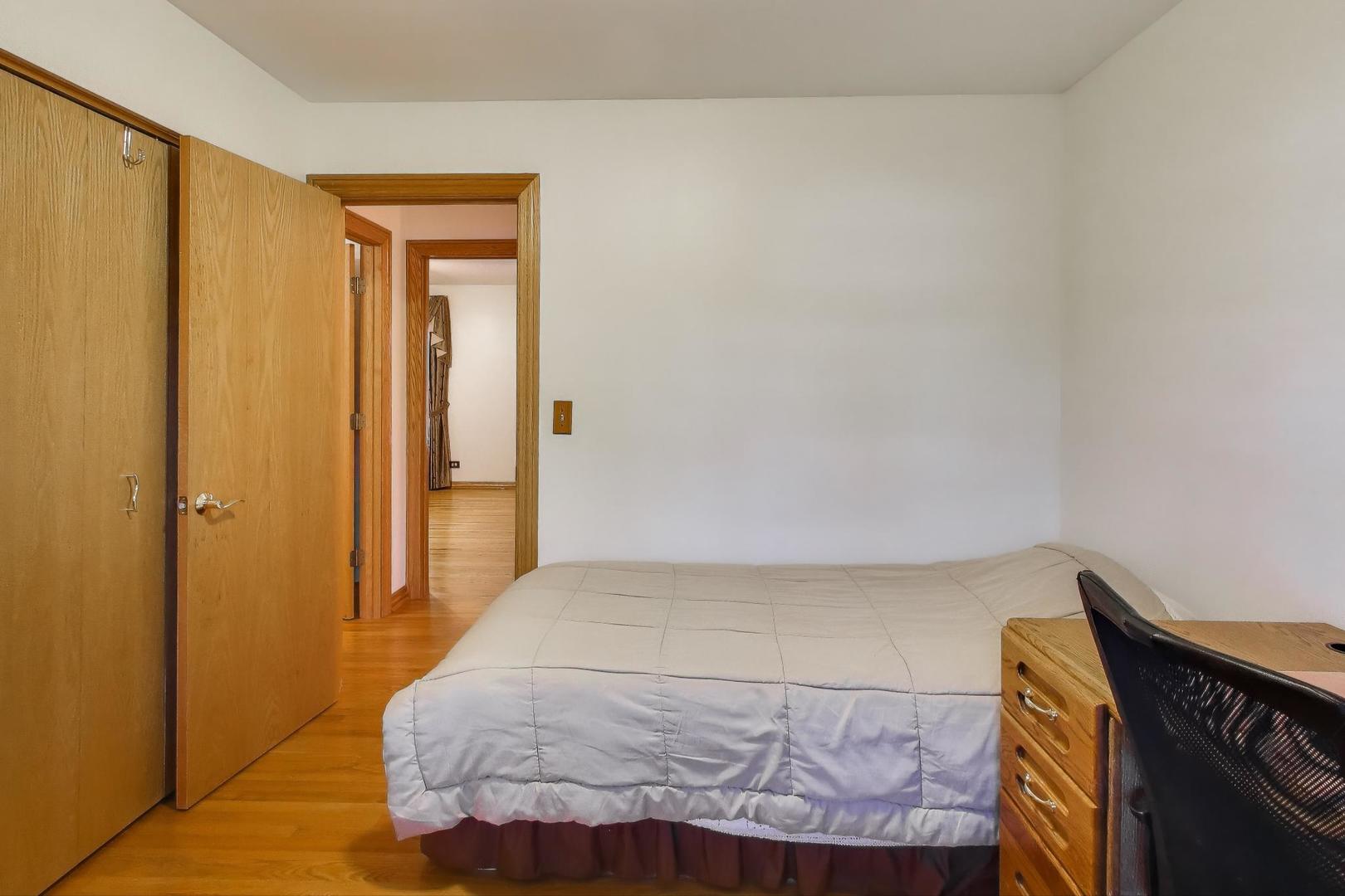 932 Kentucky Lane, Elk Grove Village, IL 60007