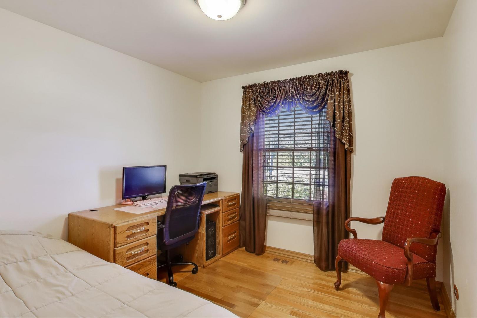 932 Kentucky Lane, Elk Grove Village, IL 60007