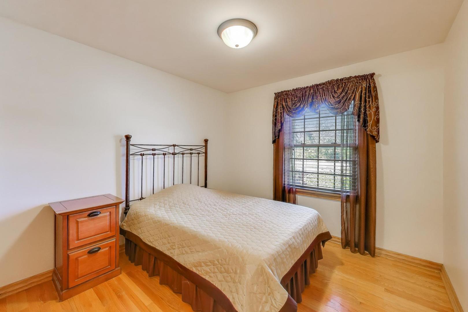 932 Kentucky Lane, Elk Grove Village, IL 60007