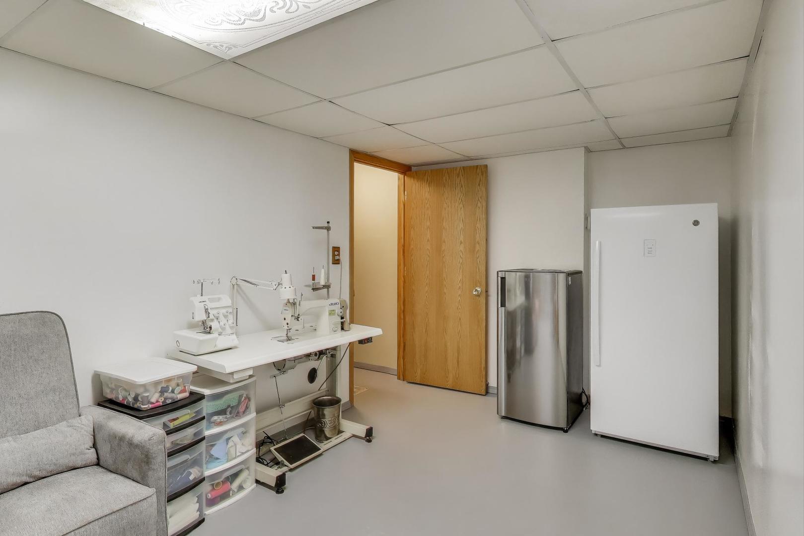 932 Kentucky Lane, Elk Grove Village, IL 60007