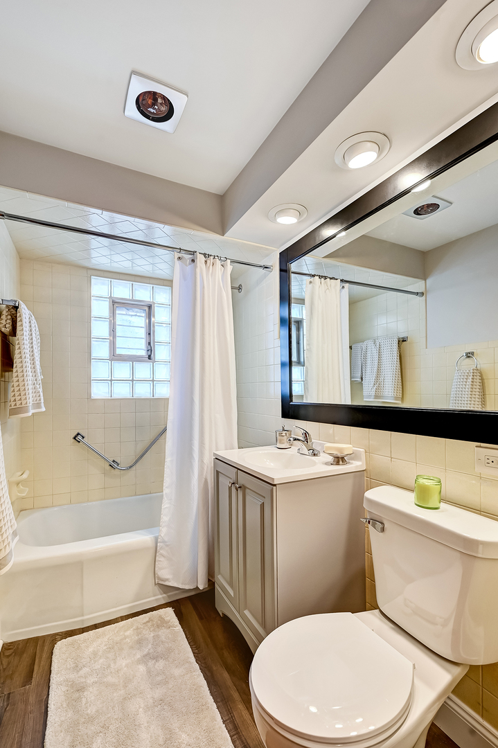 Clarendon Hills, IL 60514