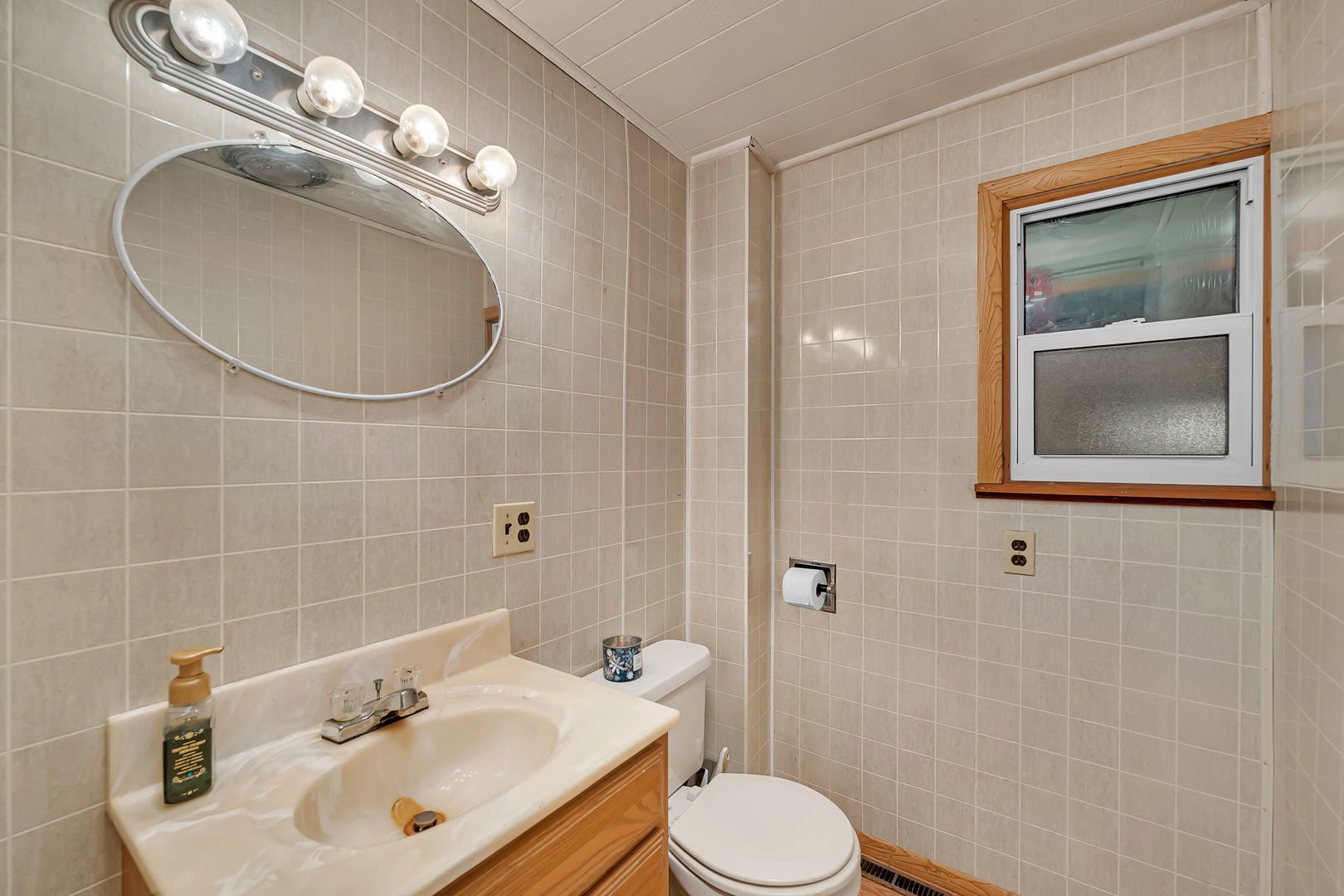 1636 N 4012th Road, Earlville, IL 60518