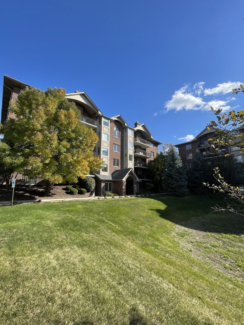6655 S CASS Avenue #3B, Westmont, IL 60559