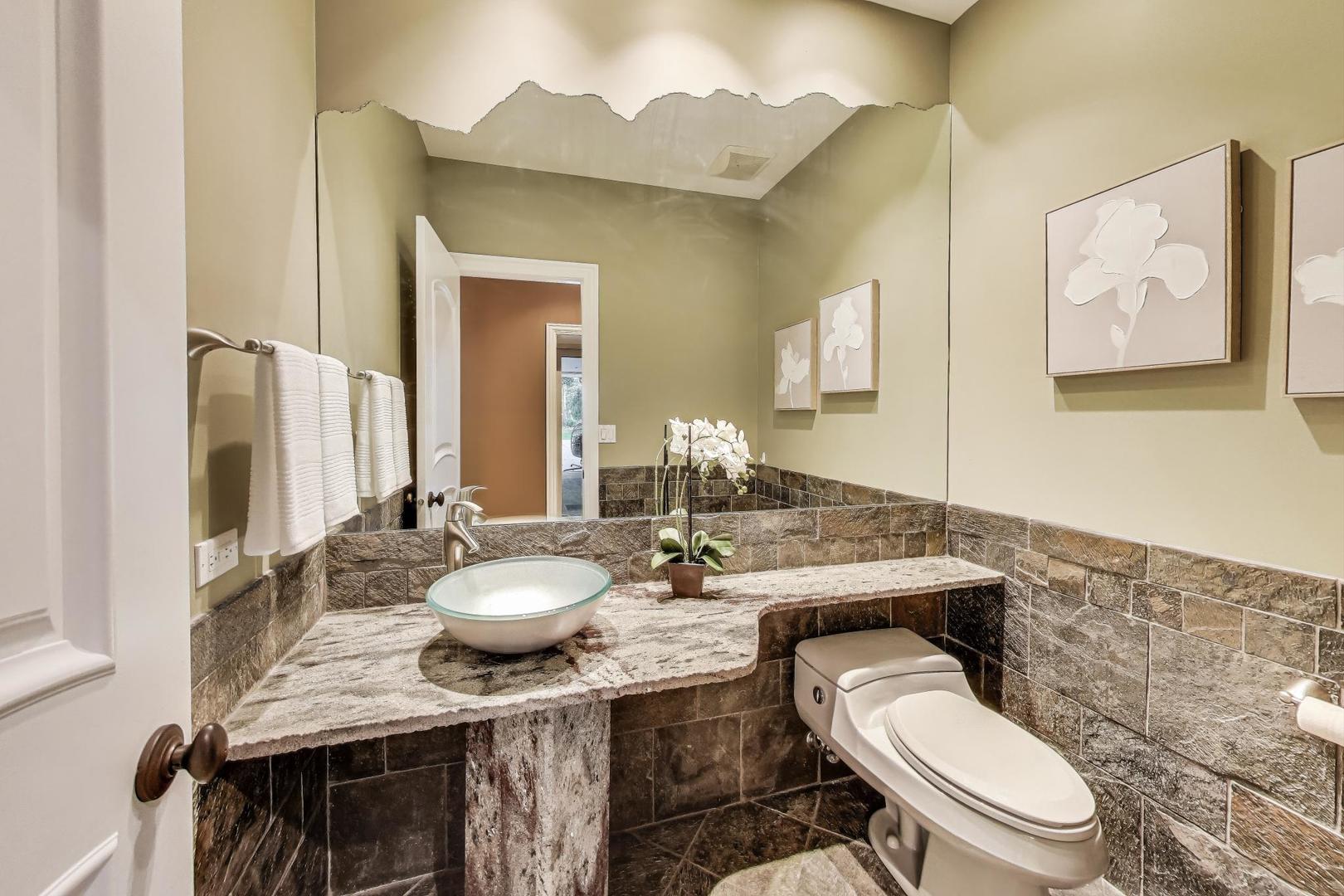 650 W Echo Lane, Palatine, IL 60067