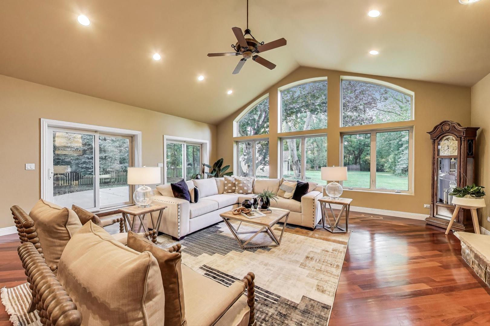 650 W Echo Lane, Palatine, IL 60067