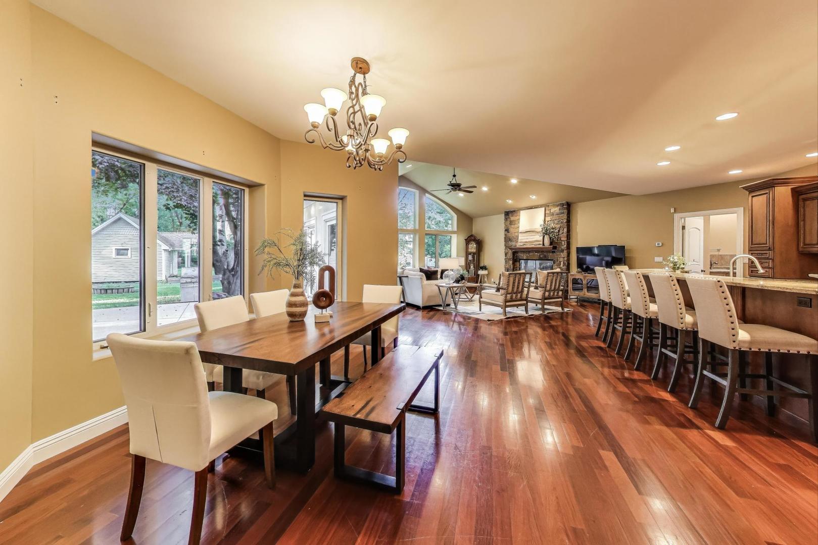 650 W Echo Lane, Palatine, IL 60067