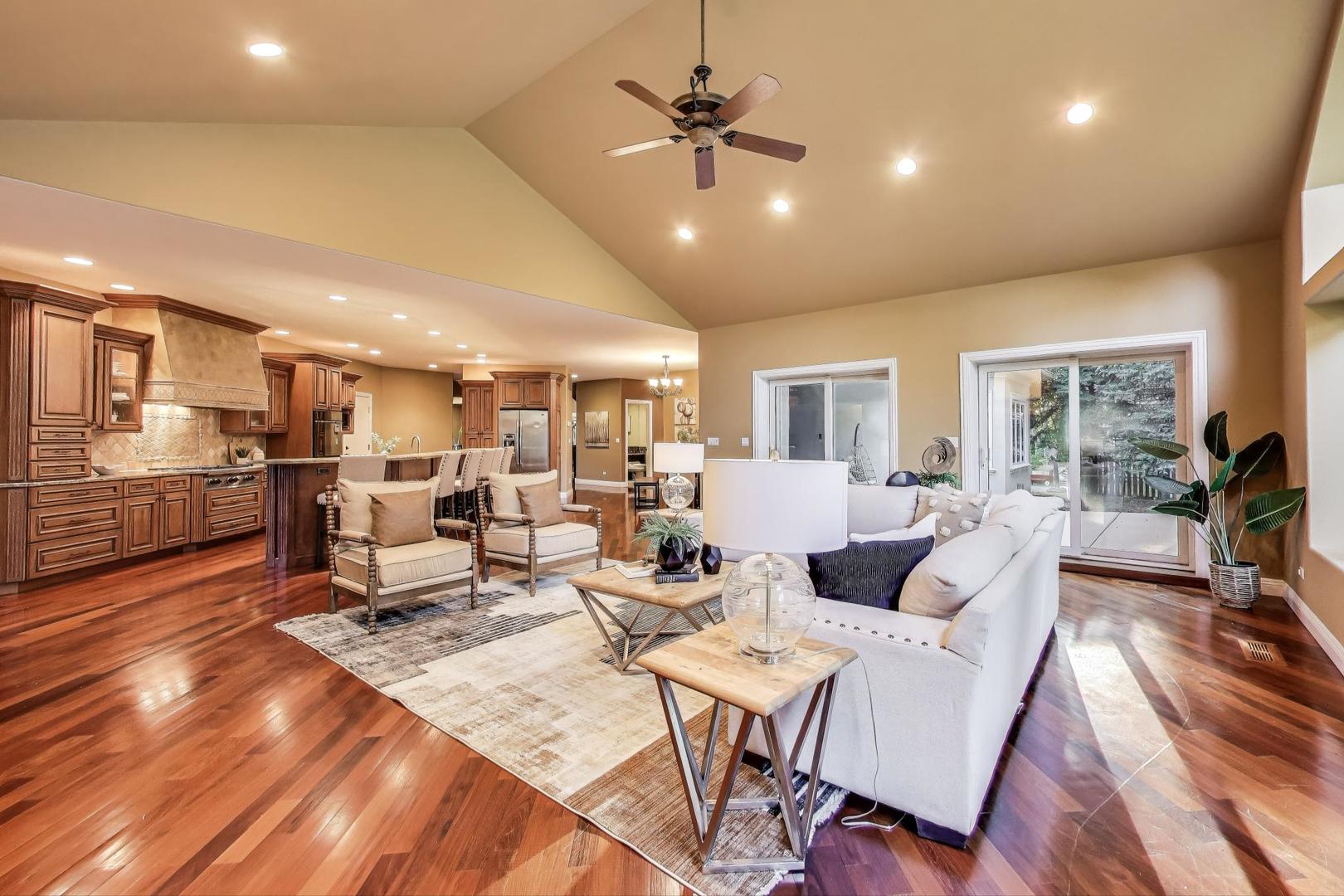 650 W Echo Lane, Palatine, IL 60067