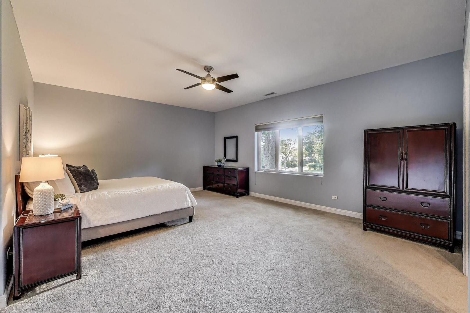 650 W Echo Lane, Palatine, IL 60067