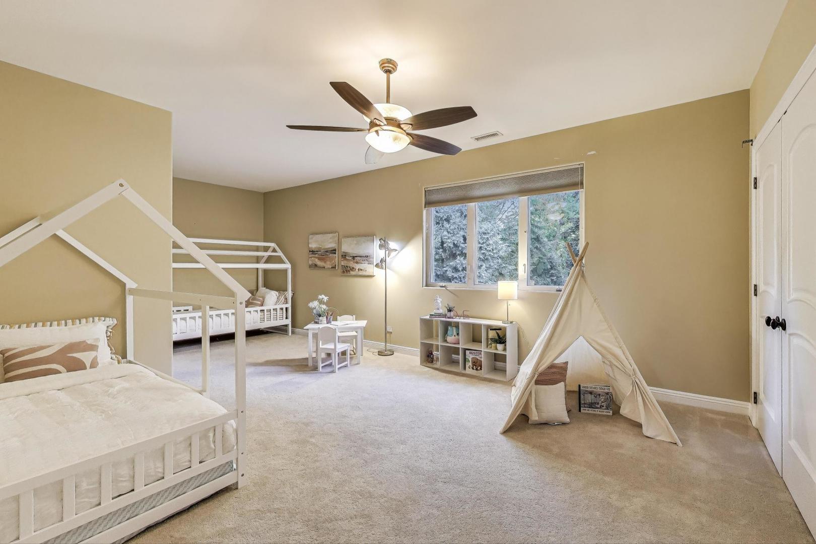 650 W Echo Lane, Palatine, IL 60067