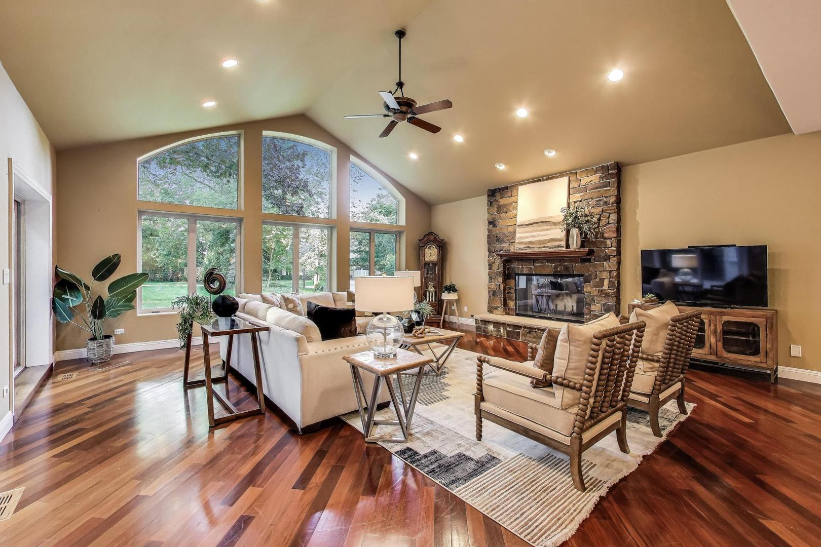 650 W Echo Lane, Palatine, IL 60067