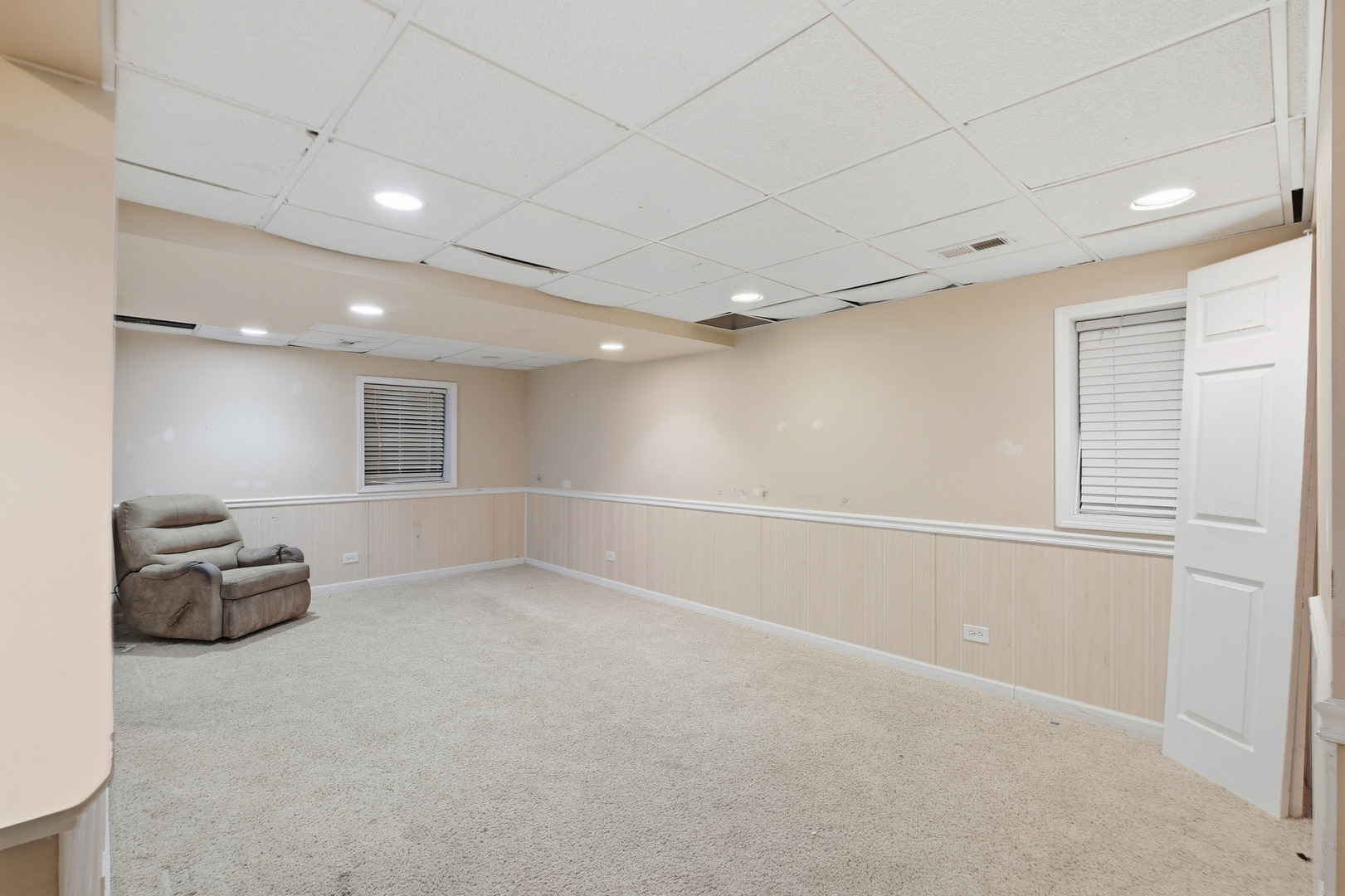 684 N Autumn Circle, Lindenhurst, IL 60046