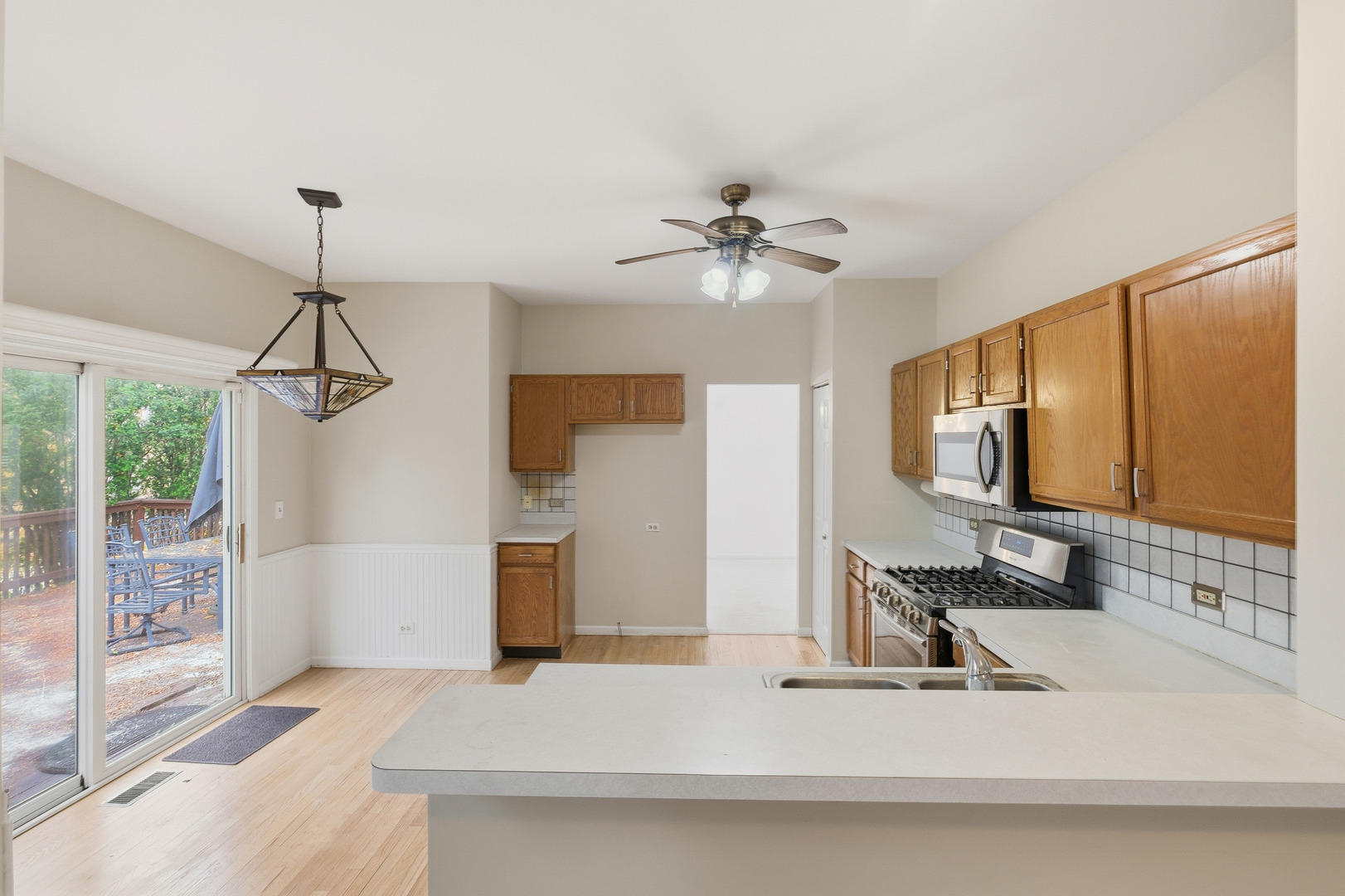 684 N Autumn Circle, Lindenhurst, IL 60046