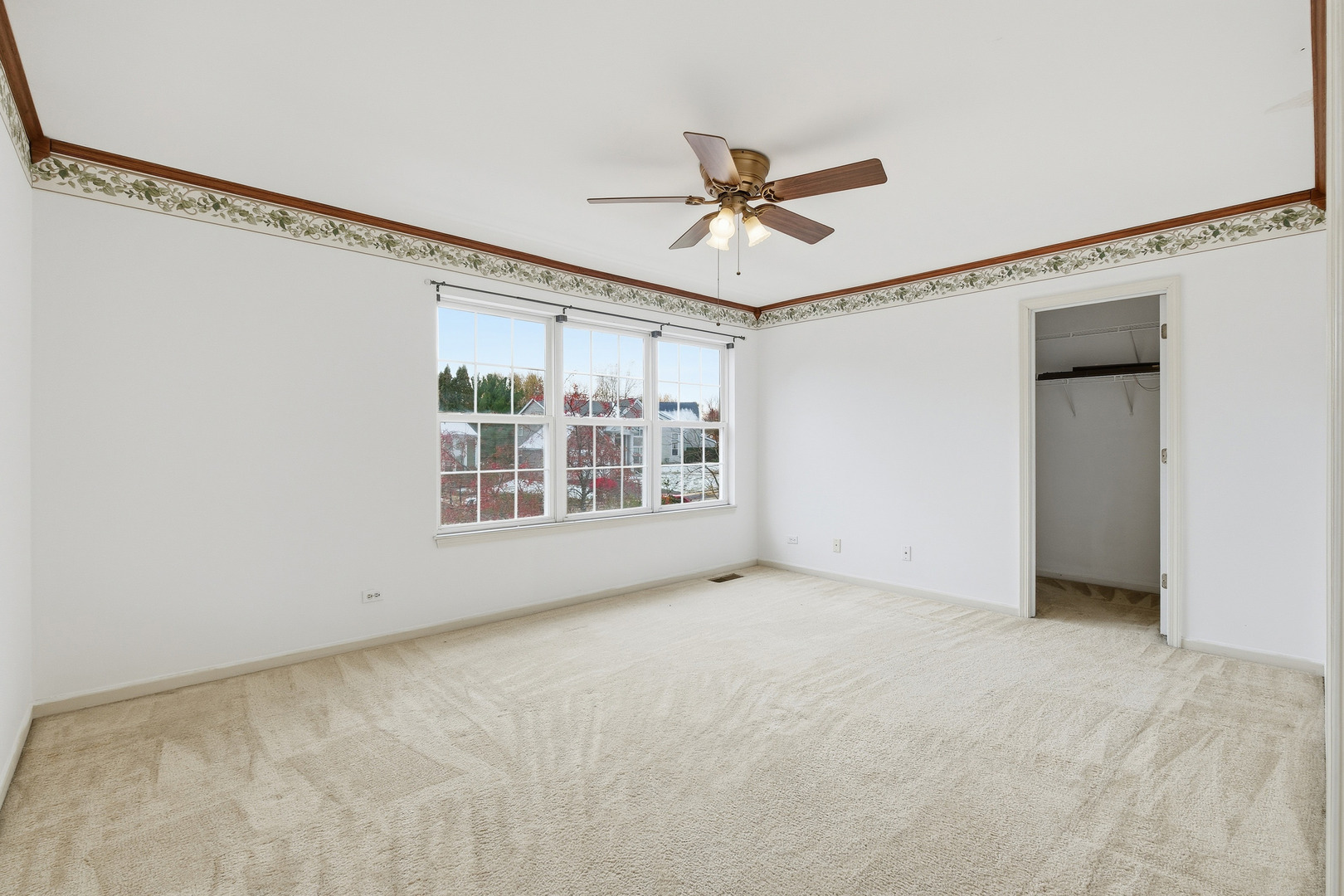 684 N Autumn Circle, Lindenhurst, IL 60046