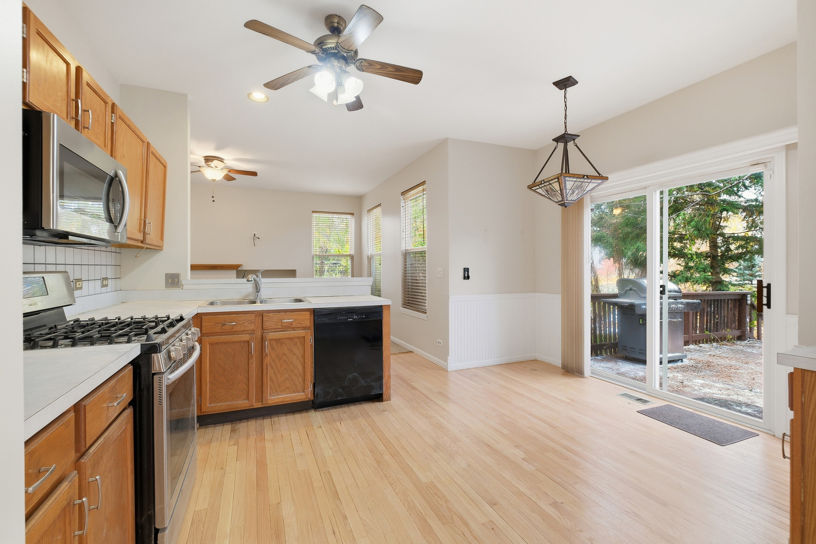 684 N Autumn Circle, Lindenhurst, IL 60046