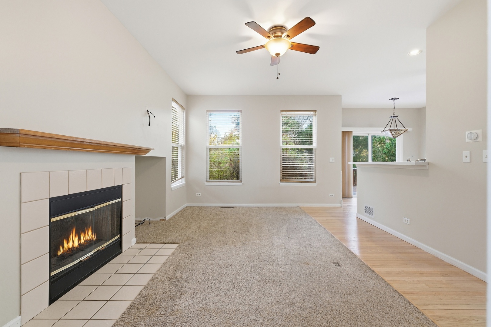 684 N Autumn Circle, Lindenhurst, IL 60046