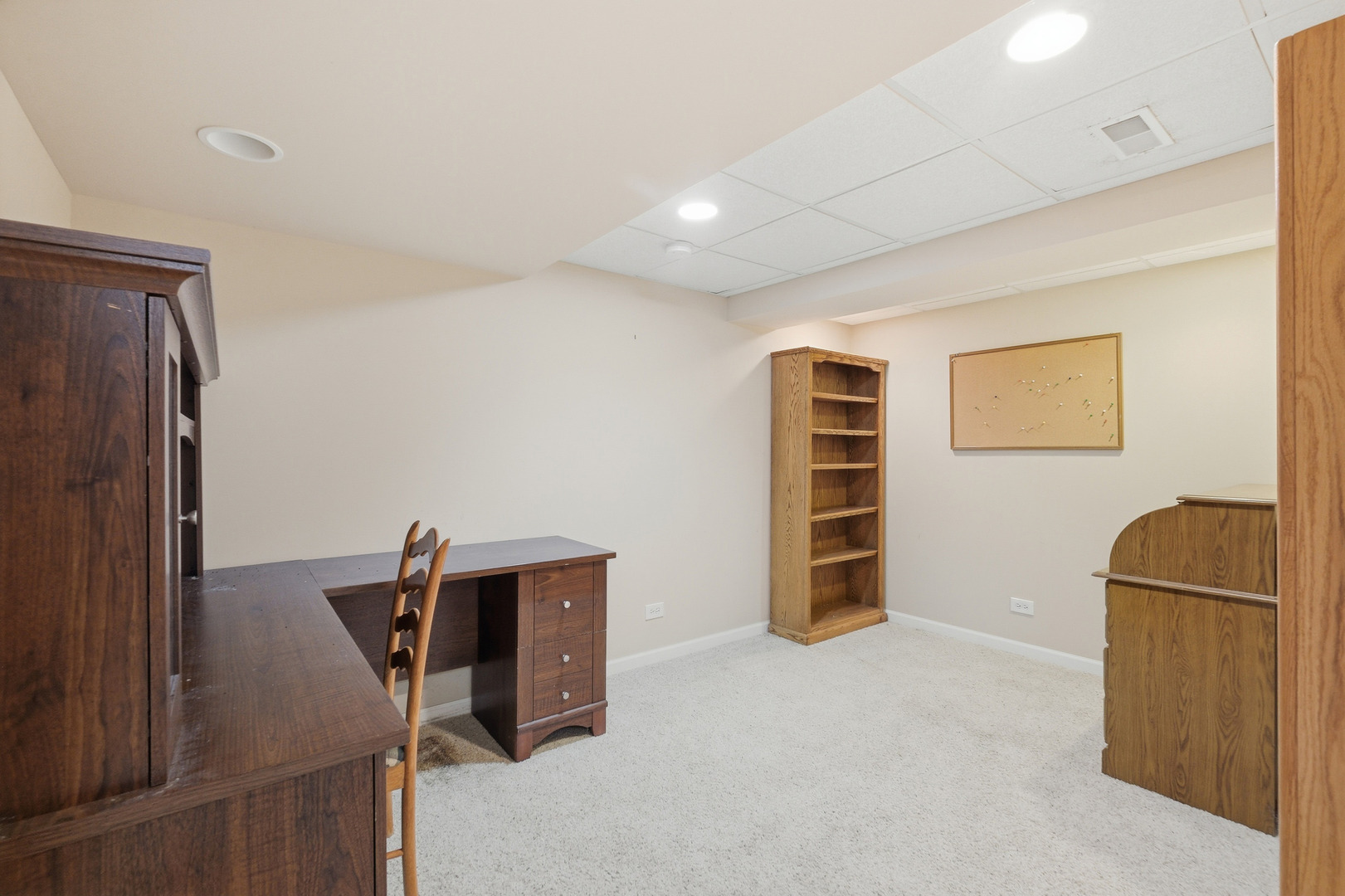 684 N Autumn Circle, Lindenhurst, IL 60046