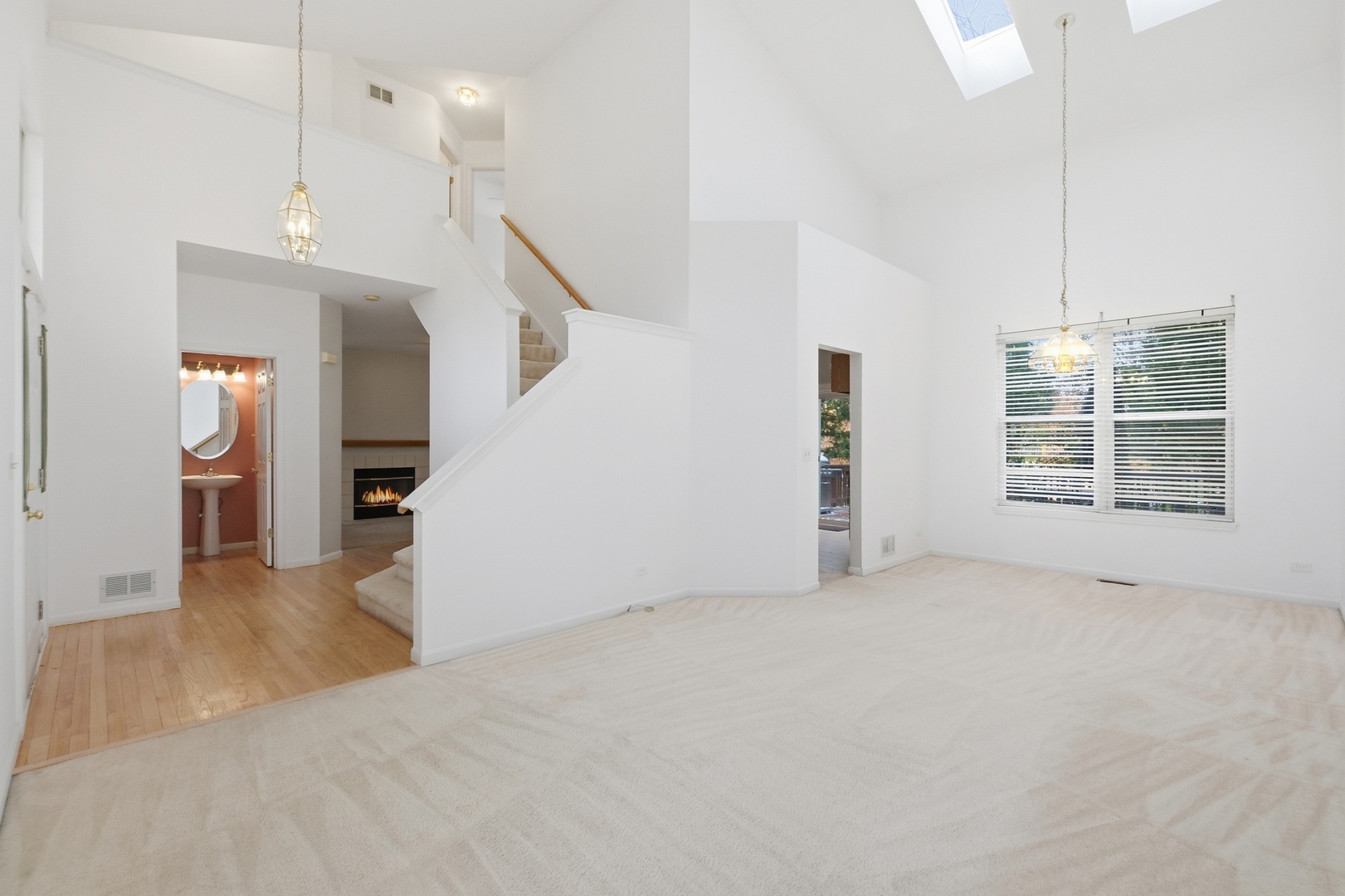 684 N Autumn Circle, Lindenhurst, IL 60046