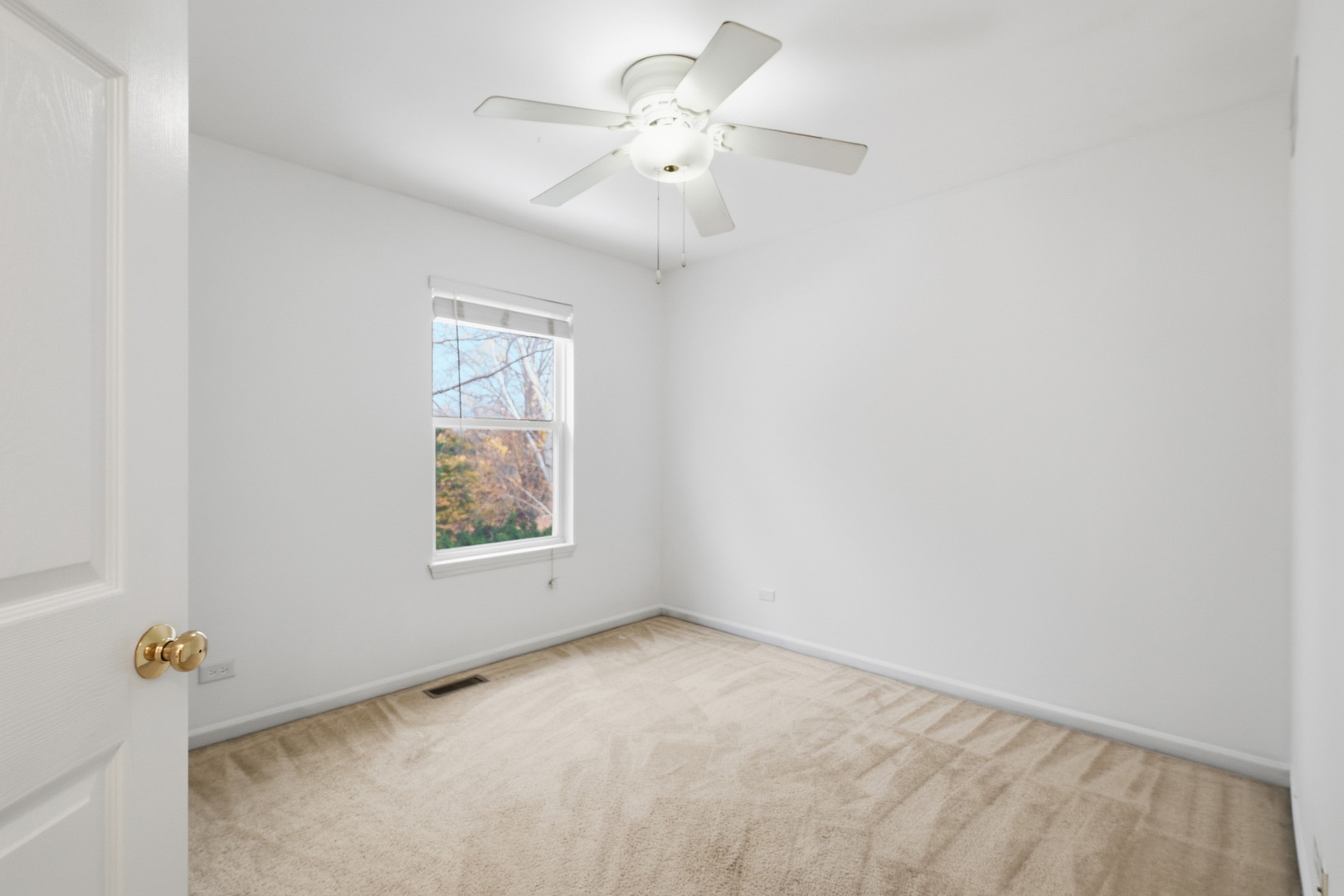 684 N Autumn Circle, Lindenhurst, IL 60046