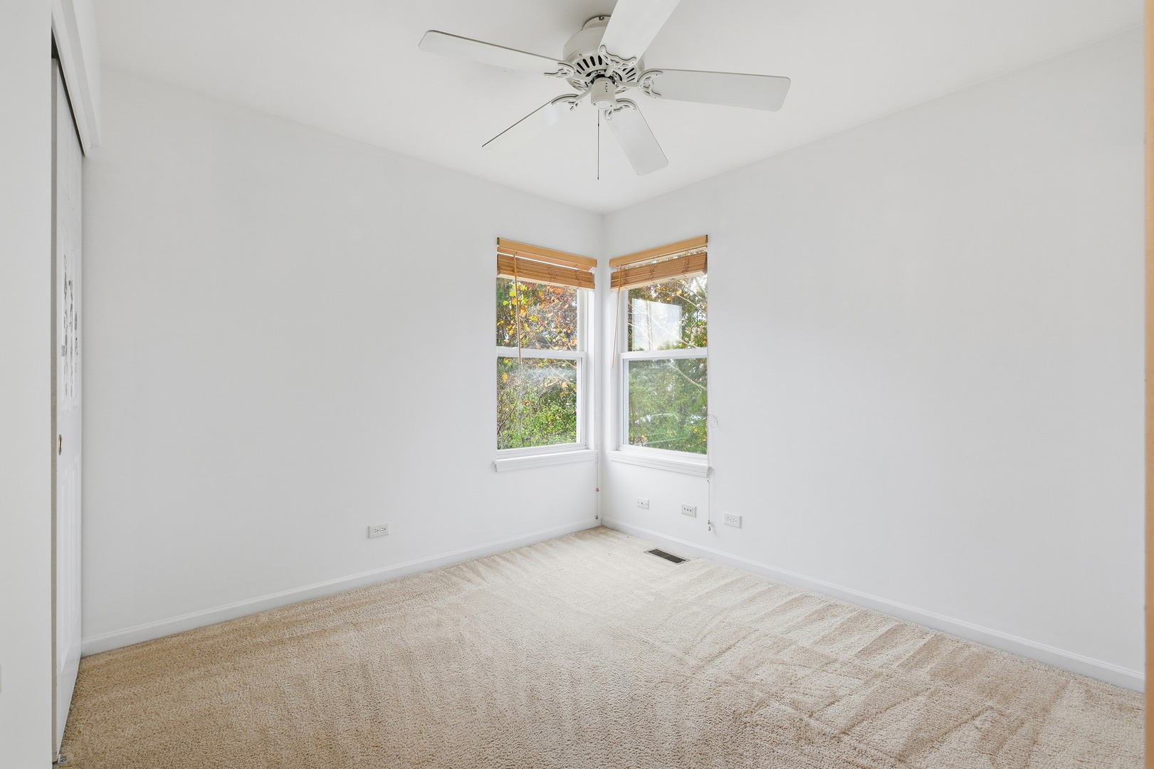 684 N Autumn Circle, Lindenhurst, IL 60046