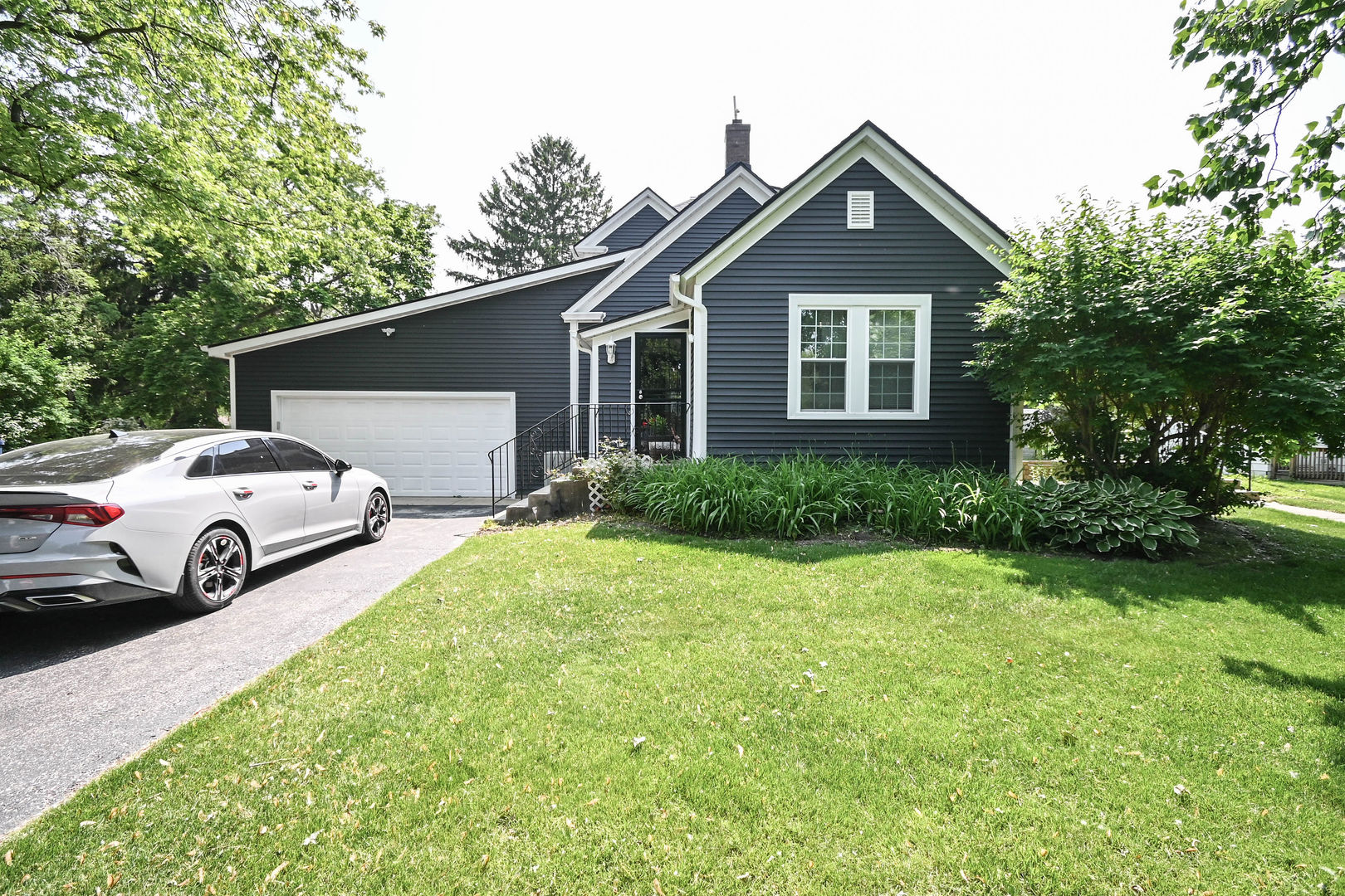 2350 N Lewis Avenue, Waukegan, IL 60087