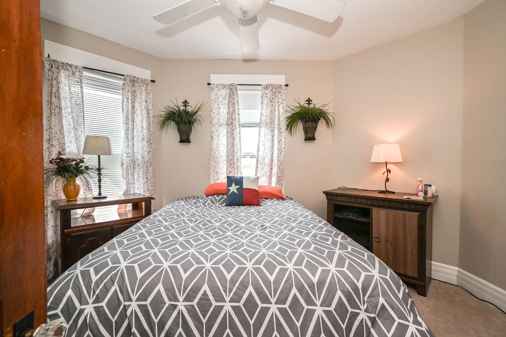 2350 N Lewis Avenue, Waukegan, IL 60087