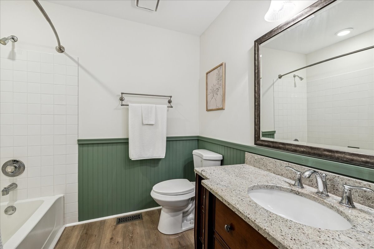 1300 Alexandra Boulevard, Crystal Lake, IL 60014