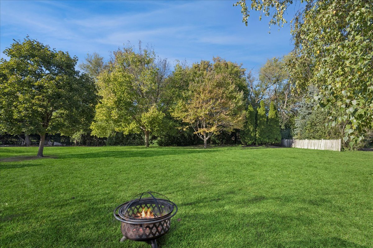 1300 Alexandra Boulevard, Crystal Lake, IL 60014