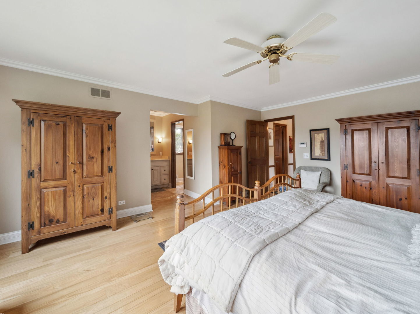 2s658 Avenue Vendome, Oak Brook, IL 60523