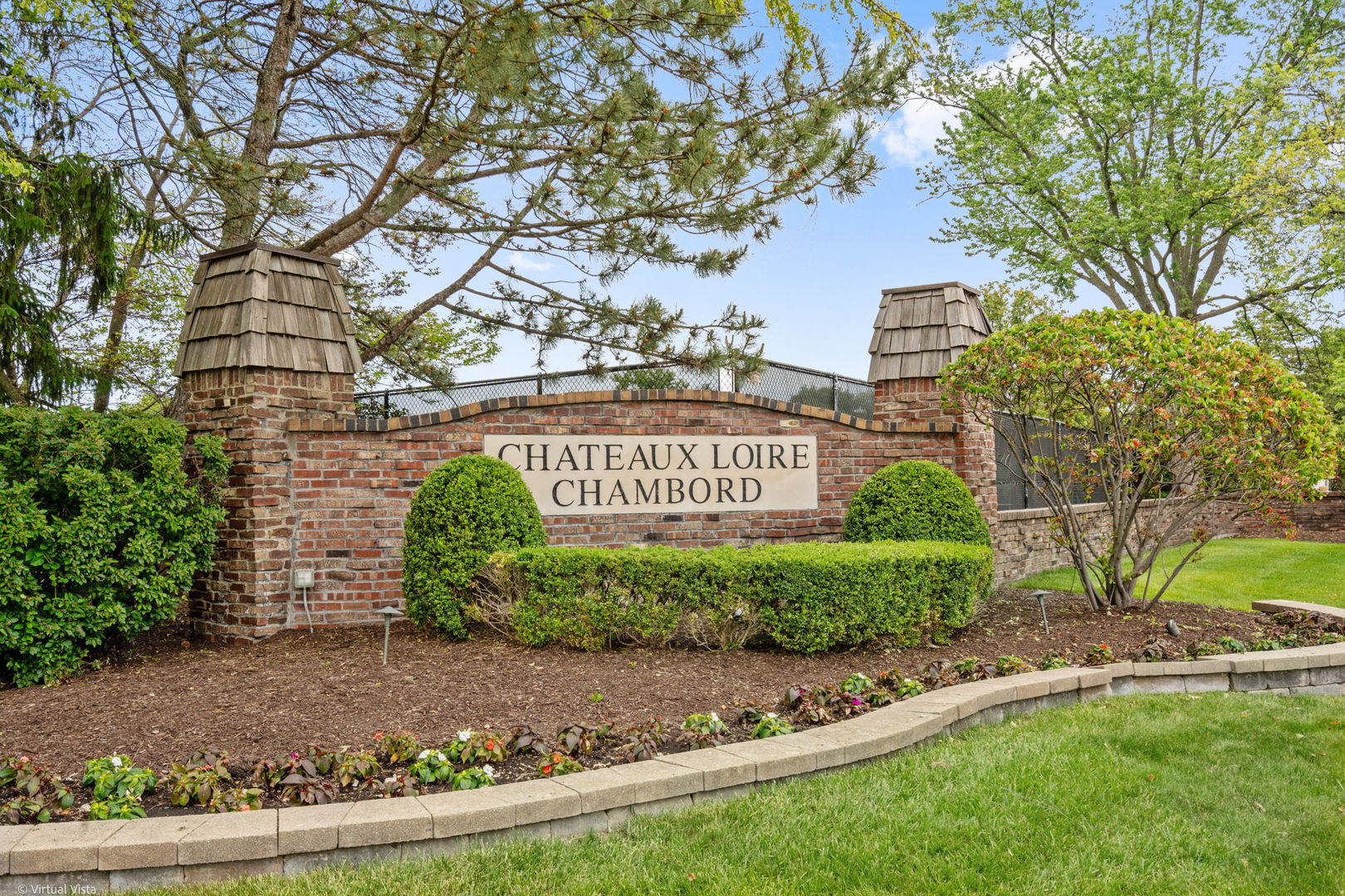 2s658 Avenue Vendome, Oak Brook, IL 60523