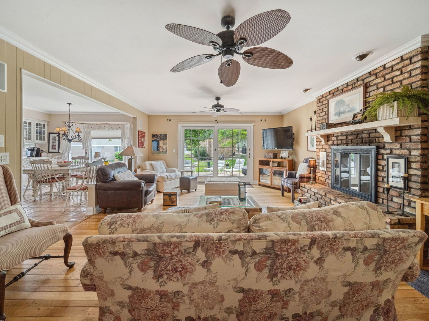 2s658 Avenue Vendome, Oak Brook, IL 60523