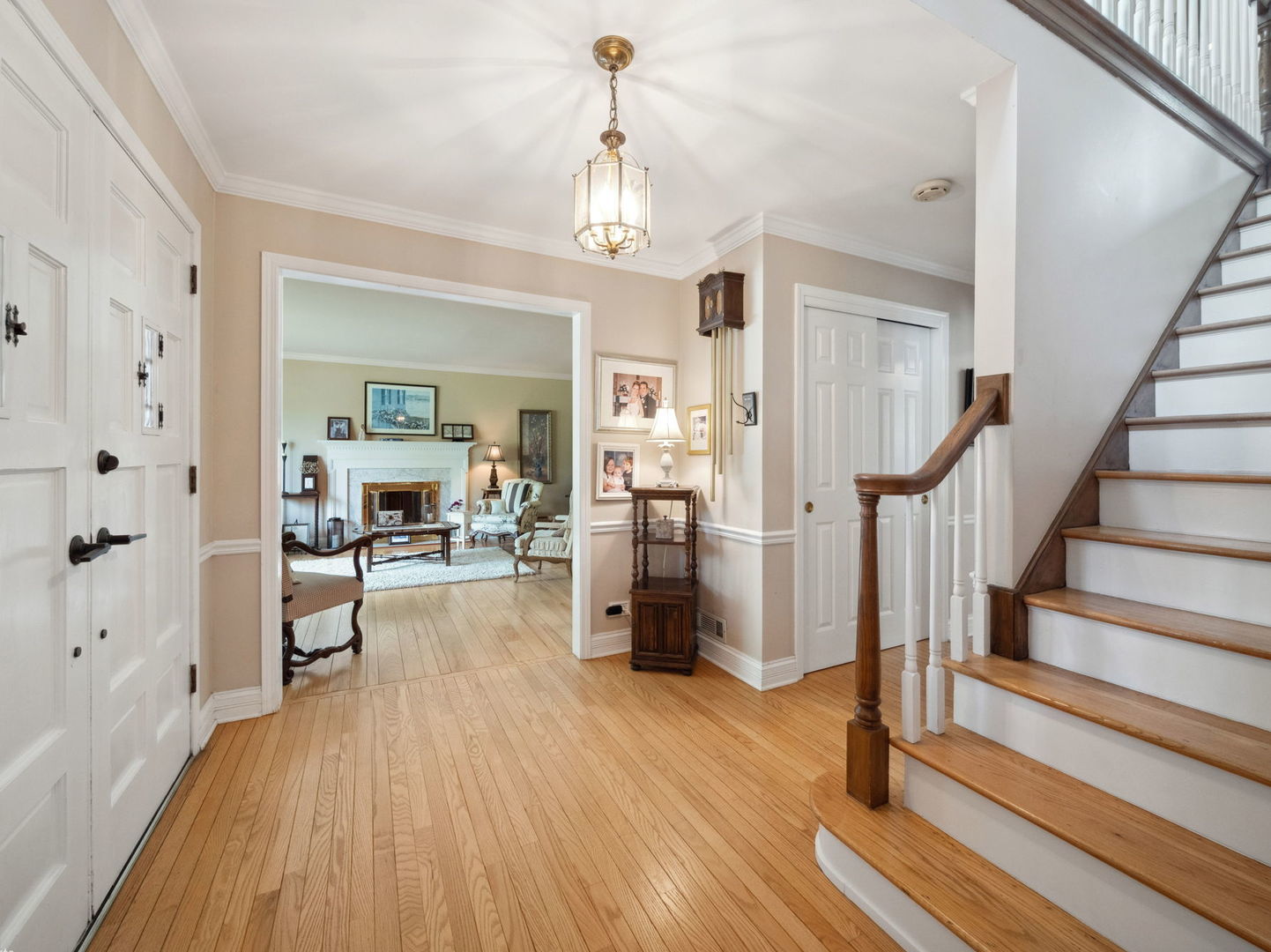 2s658 Avenue Vendome, Oak Brook, IL 60523