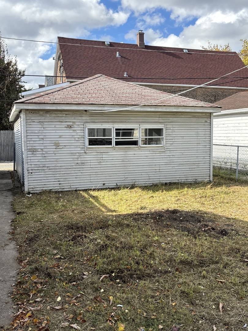 4038 S Albany Avenue, Chicago, IL 60632
