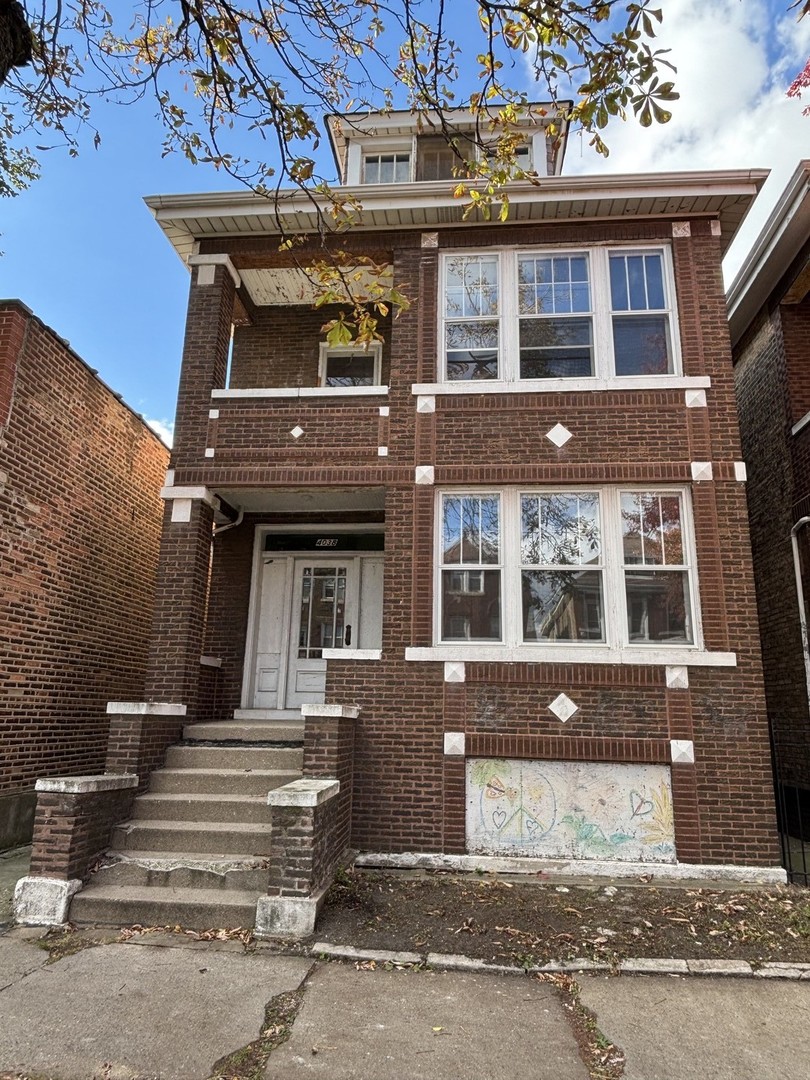 4038 S Albany Avenue, Chicago, IL 60632