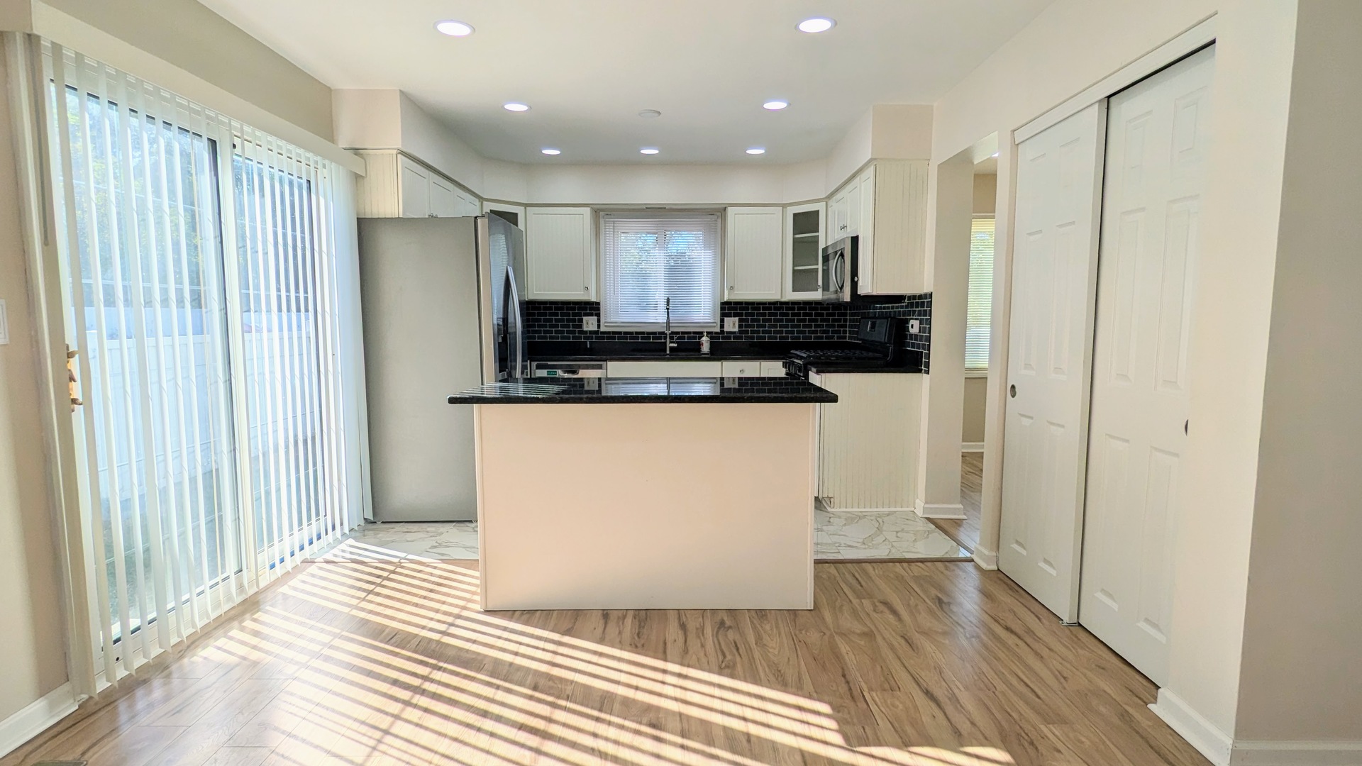 650 Shining Water Drive, Carol Stream, IL 60188