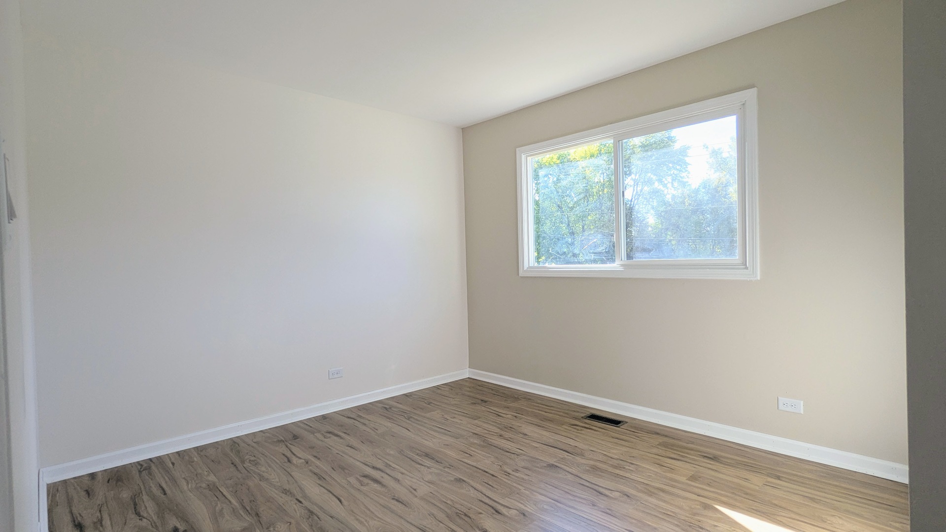 650 Shining Water Drive, Carol Stream, IL 60188