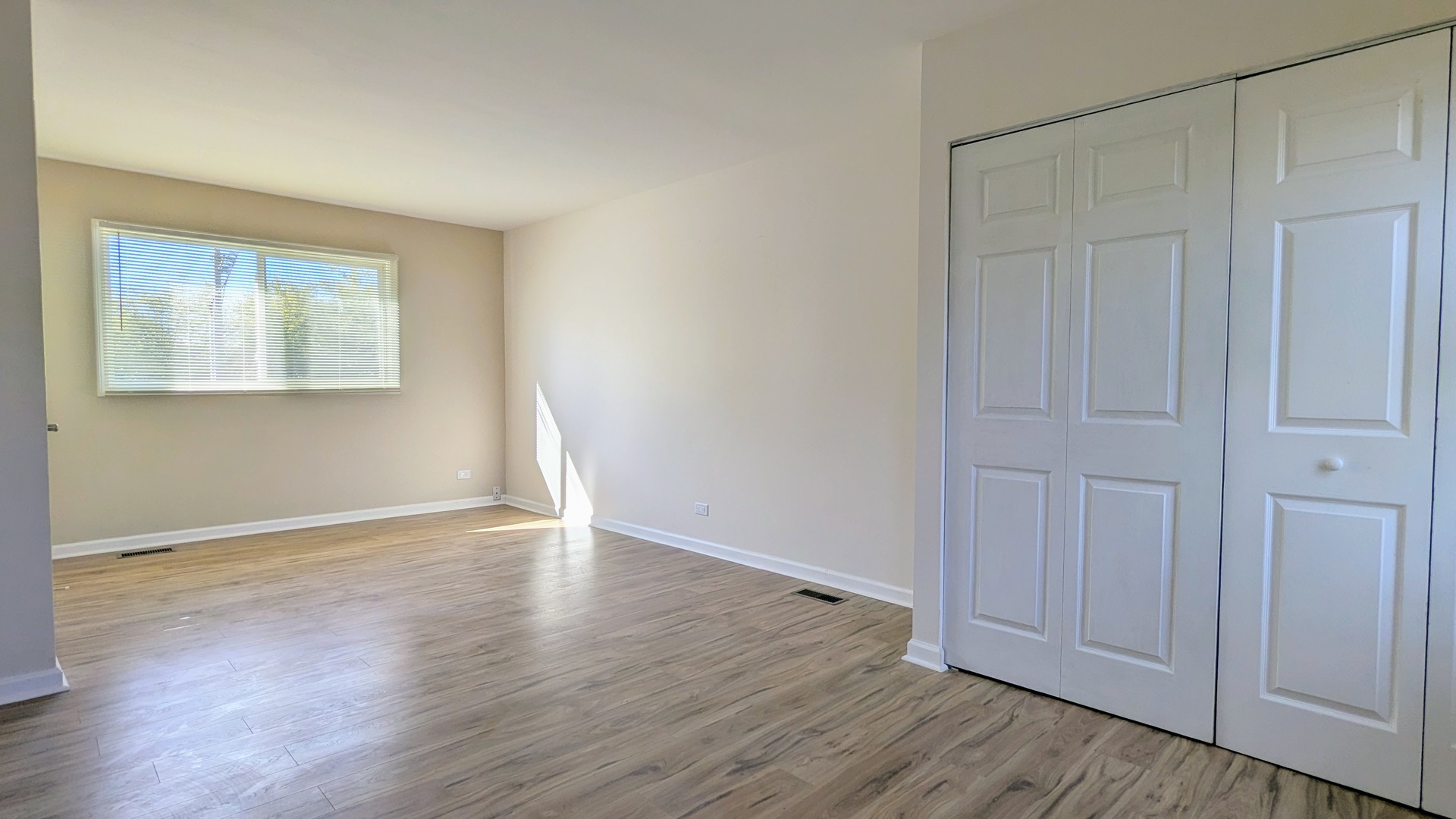 650 Shining Water Drive, Carol Stream, IL 60188