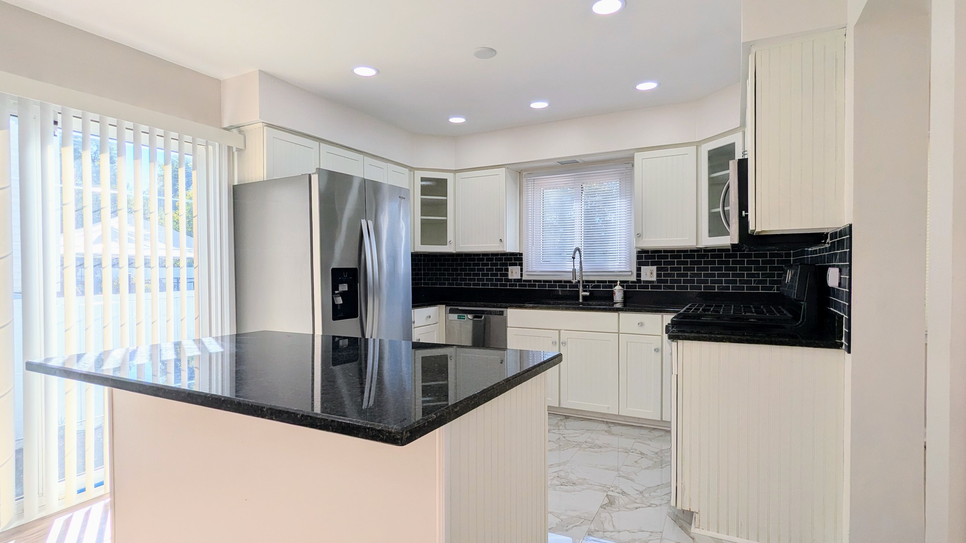 650 Shining Water Drive, Carol Stream, IL 60188