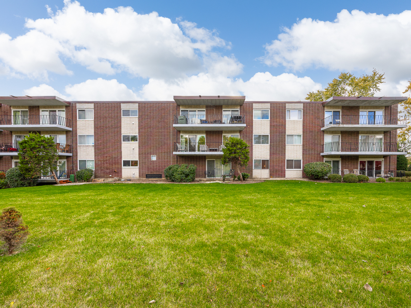 5540 Walnut Avenue #33A, Downers Grove, IL 60515