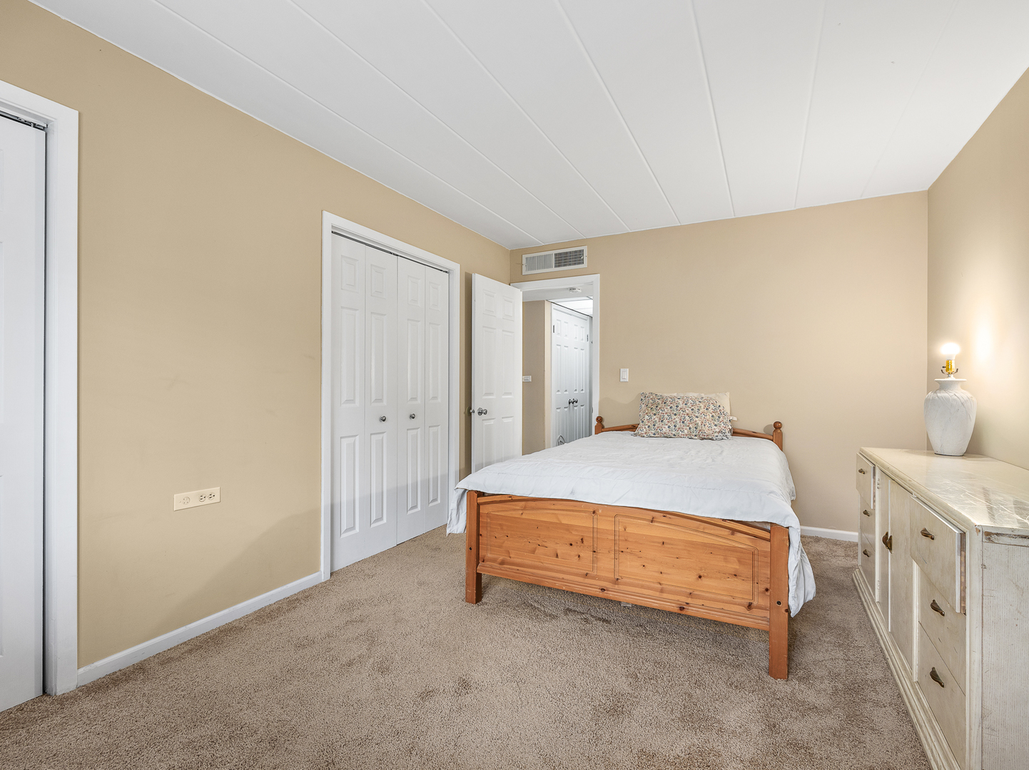 5540 Walnut Avenue #33A, Downers Grove, IL 60515