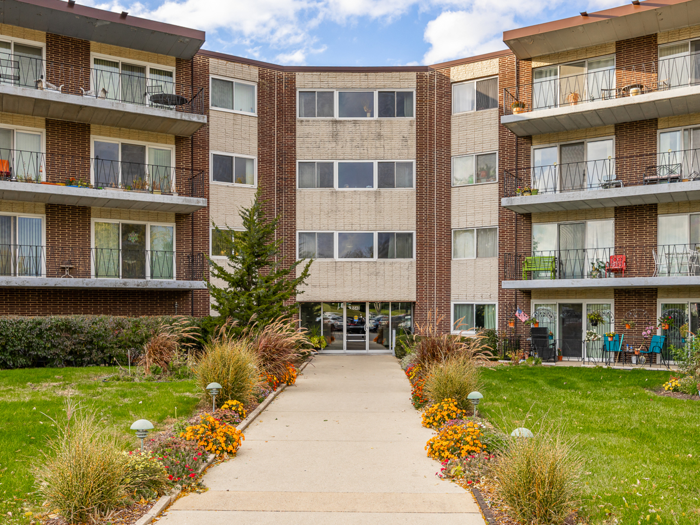 5540 Walnut Avenue #33A, Downers Grove, IL 60515