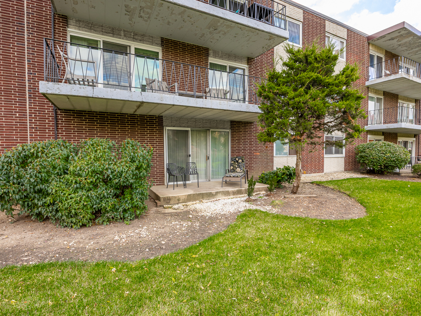5540 Walnut Avenue #33A, Downers Grove, IL 60515