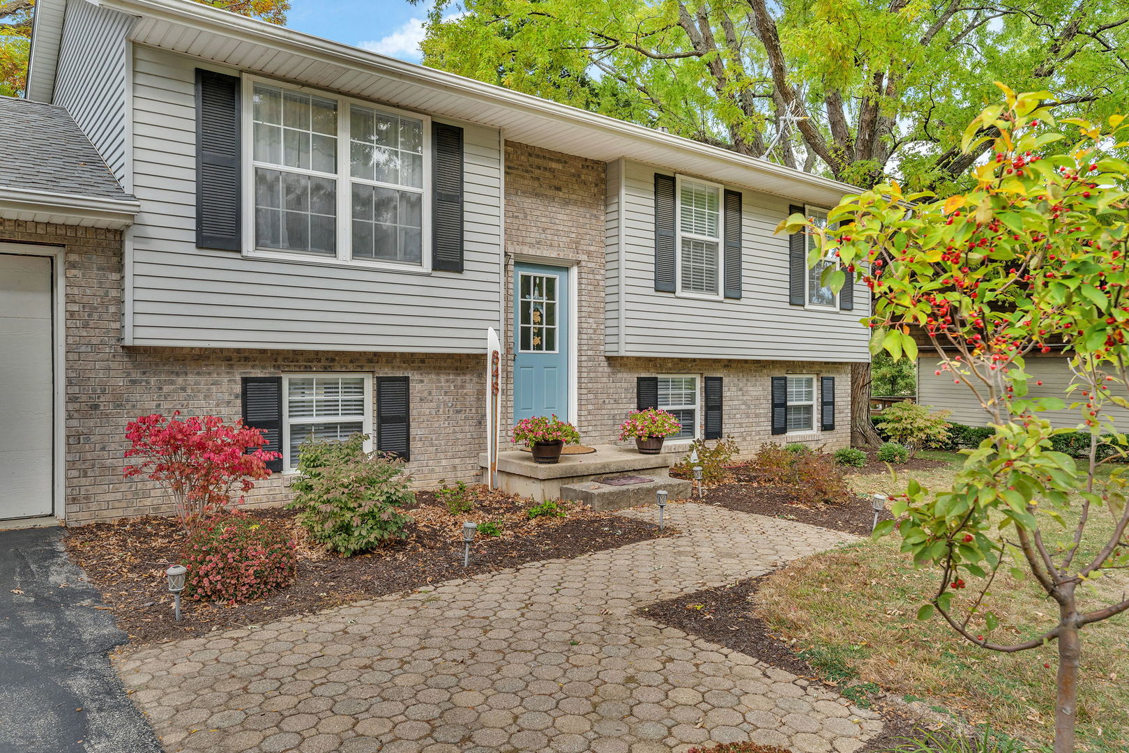 848 Lake Holiday Drive, Sandwich, IL 60548