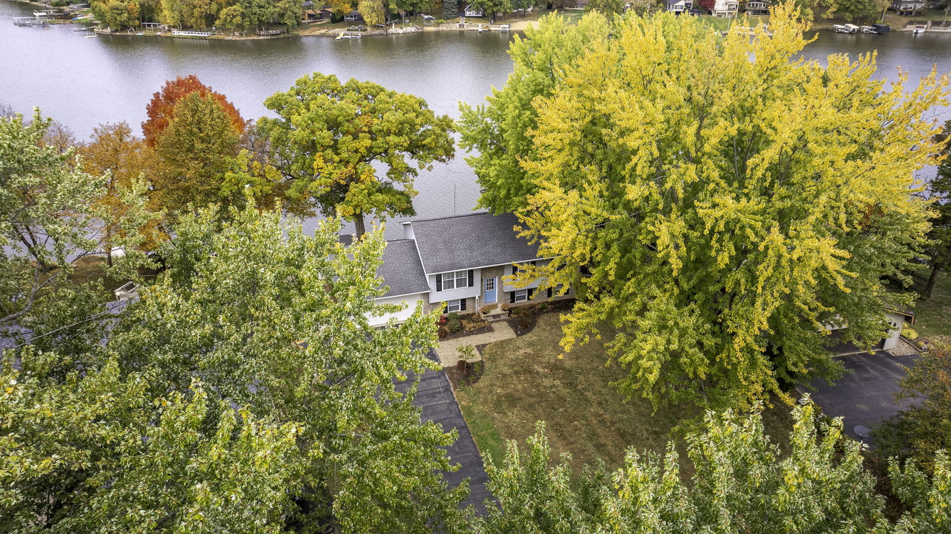 848 Lake Holiday Drive, Sandwich, IL 60548