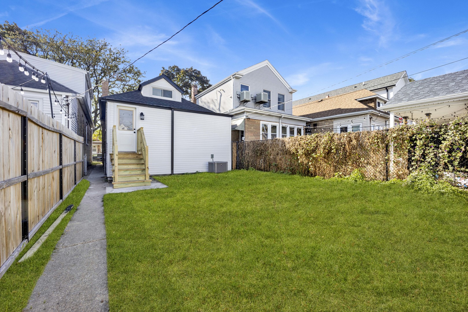 5844 W Leland Avenue, Chicago, IL 60630