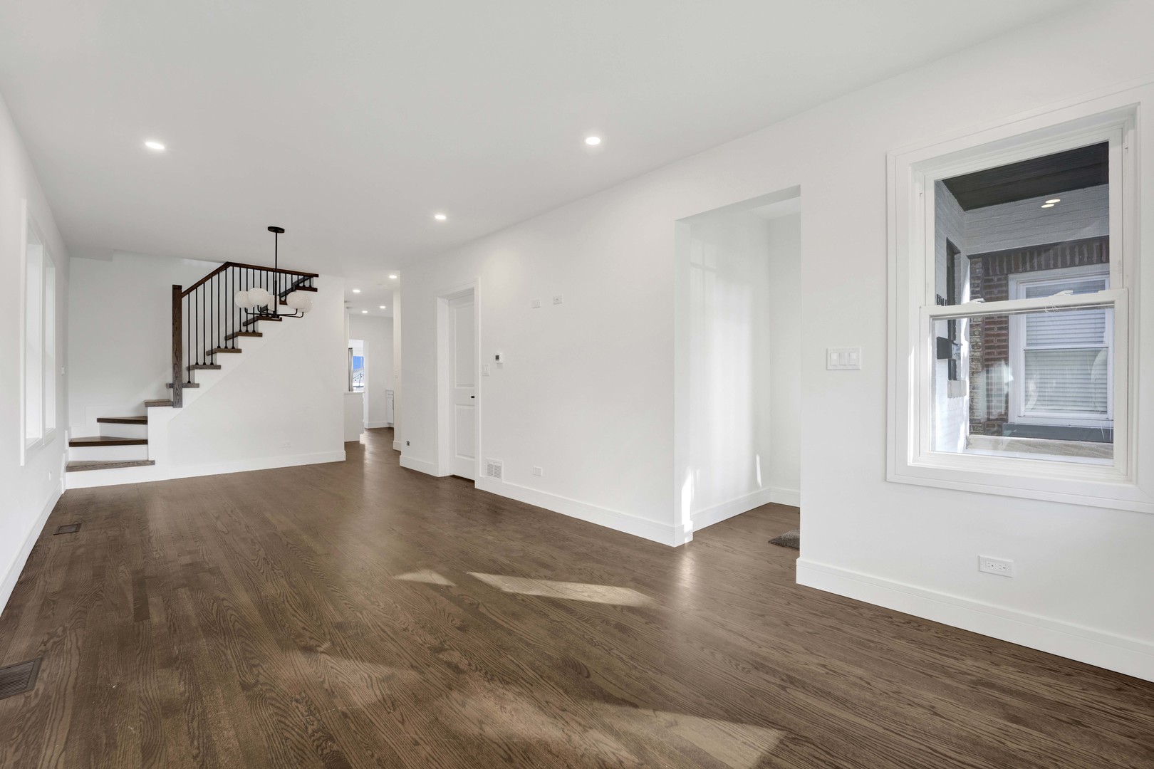 5844 W Leland Avenue, Chicago, IL 60630