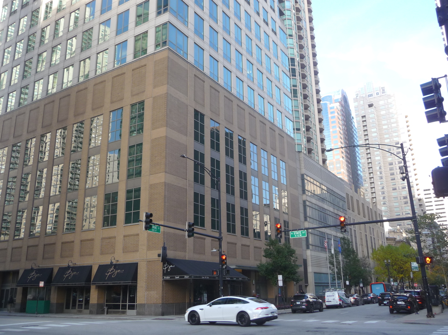 2 E ERIE Street #2204, Chicago, IL 60611