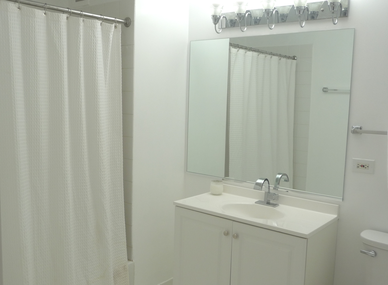 2 E ERIE Street #2204, Chicago, IL 60611