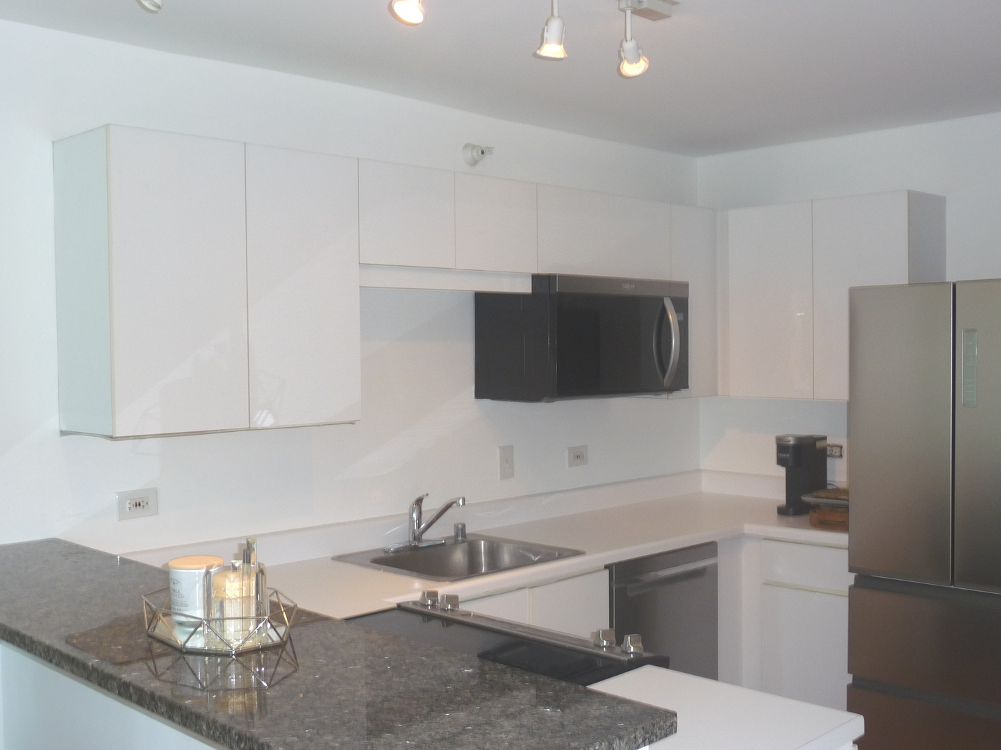 2 E ERIE Street #2204, Chicago, IL 60611