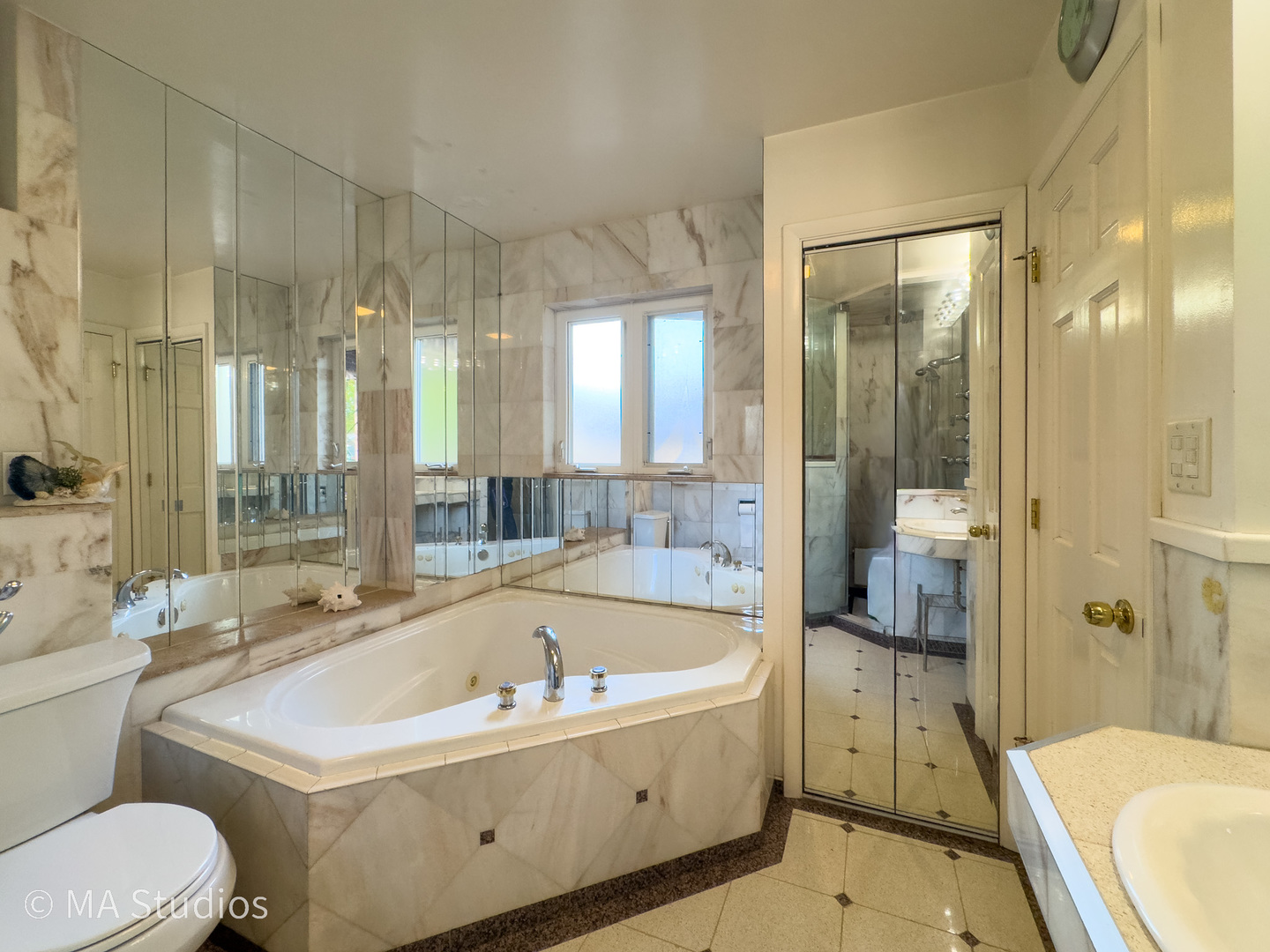 9237 Mason Avenue, Morton Grove, IL 60053