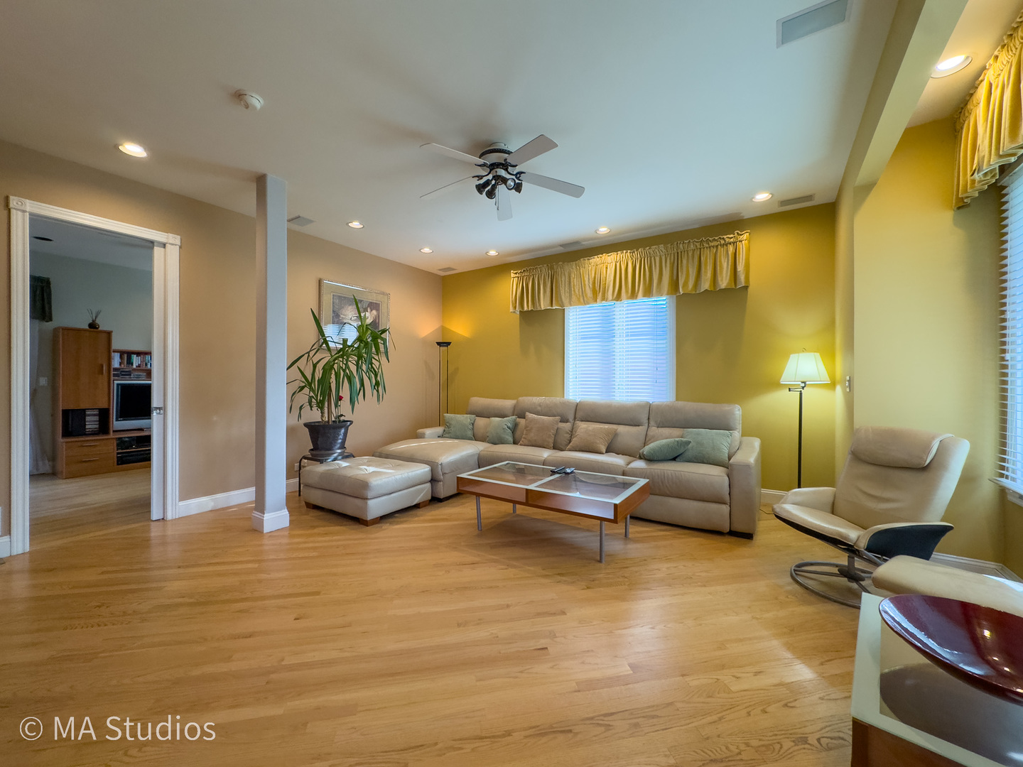 9237 Mason Avenue, Morton Grove, IL 60053